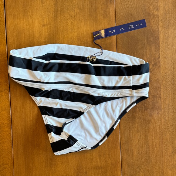 NEW Cute Swim Bottoms - Picture 4 of 9